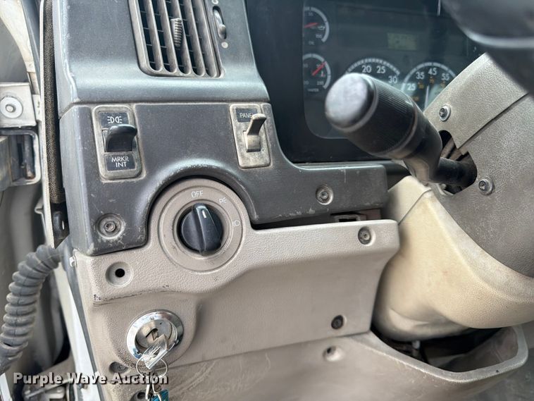 image for item FK3537 2004 Sterling L7500 truck cab and chassis