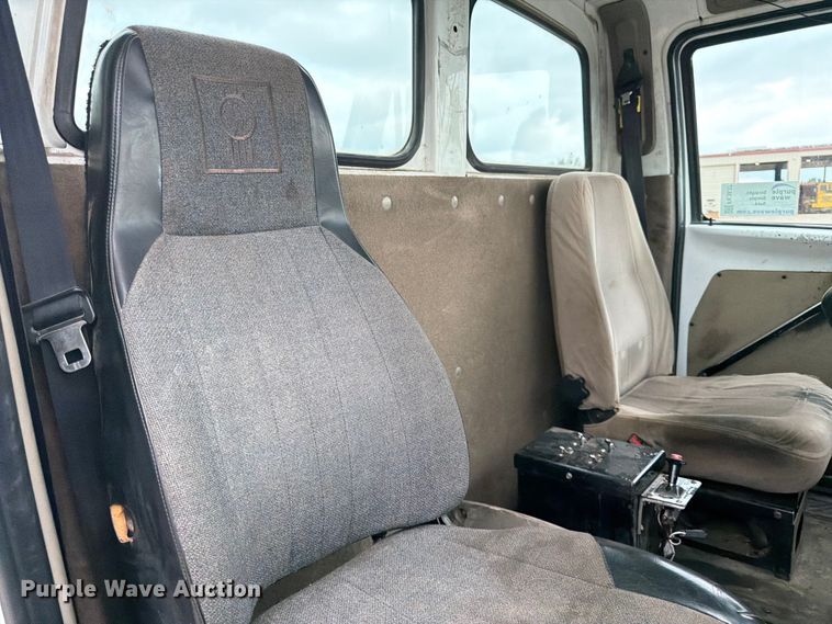 image for item FK3537 2004 Sterling L7500 truck cab and chassis
