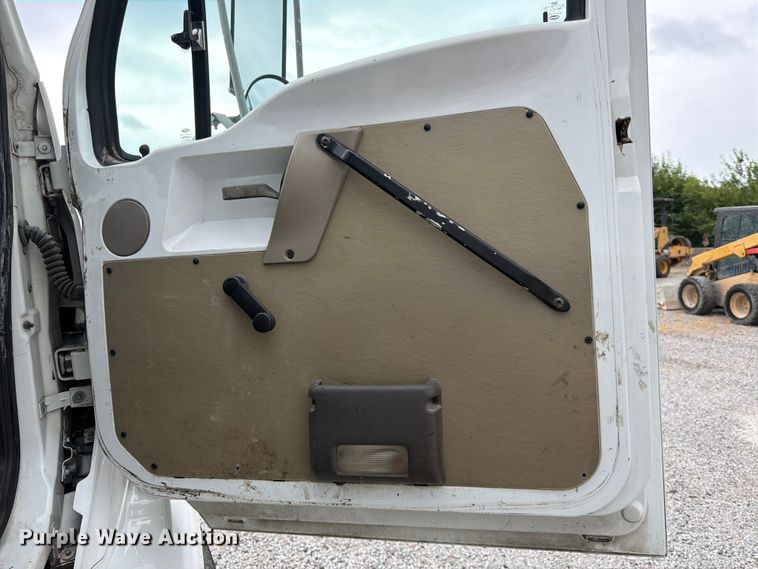 image for item FK3537 2004 Sterling L7500 truck cab and chassis
