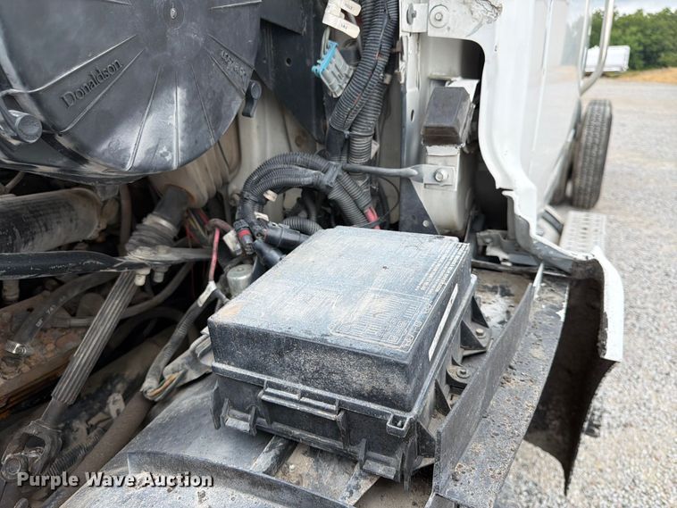 image for item FK3537 2004 Sterling L7500 truck cab and chassis