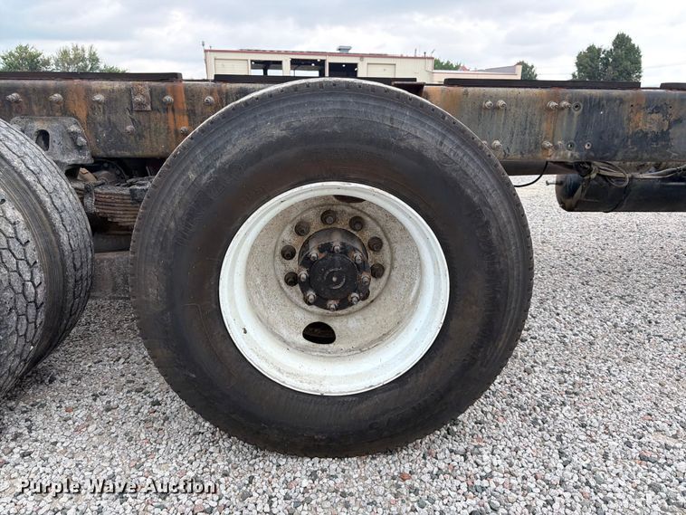 image for item FK3537 2004 Sterling L7500 truck cab and chassis