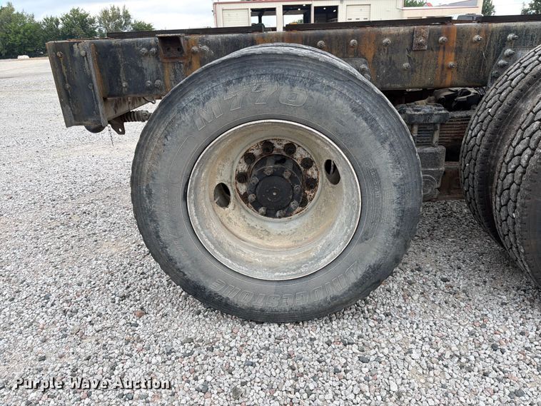 image for item FK3537 2004 Sterling L7500 truck cab and chassis