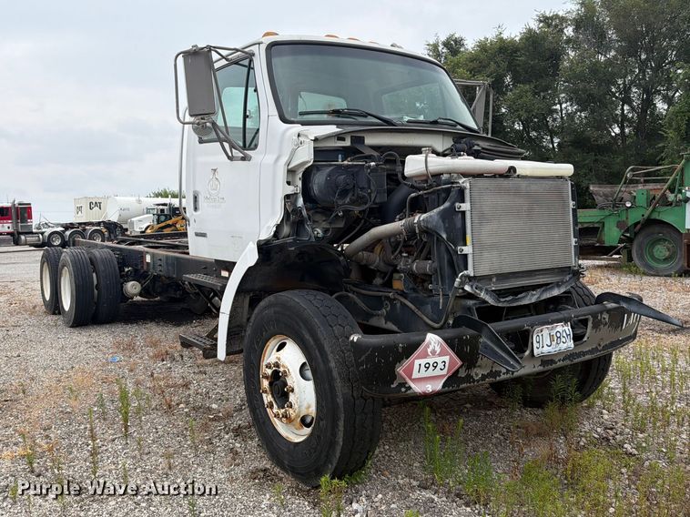 image for item FK3542 2004 Sterling L7500 truck cab and chassis