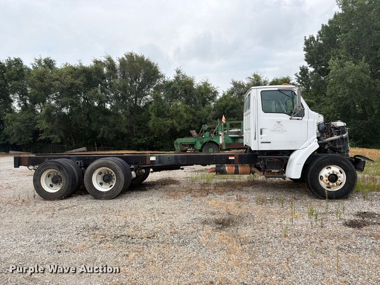image for item FK3542 2004 Sterling L7500 truck cab and chassis