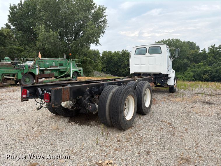 image for item FK3542 2004 Sterling L7500 truck cab and chassis