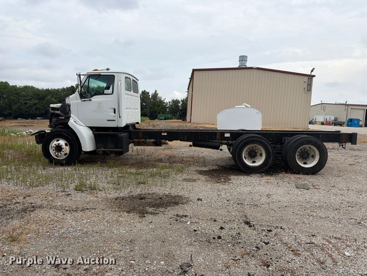 image for item FK3542 2004 Sterling L7500 truck cab and chassis