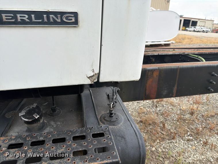image for item FK3542 2004 Sterling L7500 truck cab and chassis