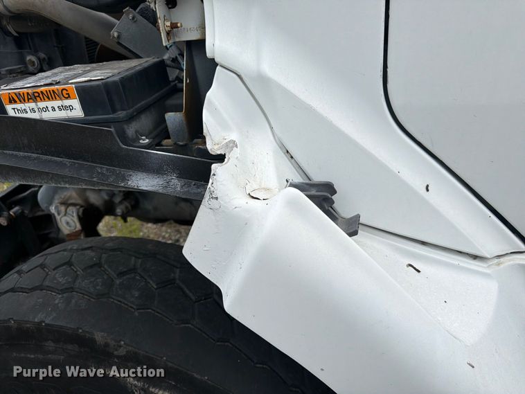 image for item FK3542 2004 Sterling L7500 truck cab and chassis