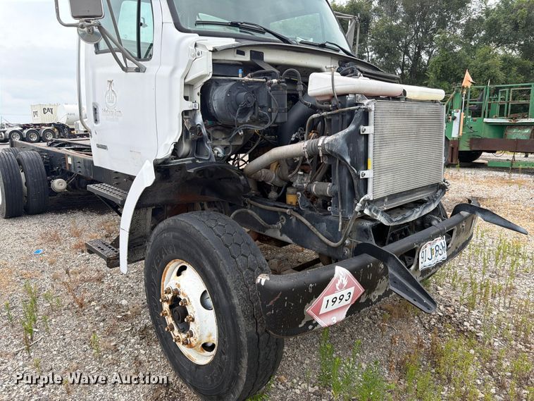 image for item FK3542 2004 Sterling L7500 truck cab and chassis
