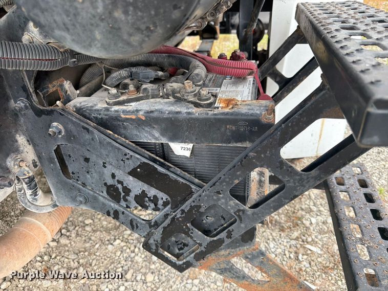image for item FK3542 2004 Sterling L7500 truck cab and chassis