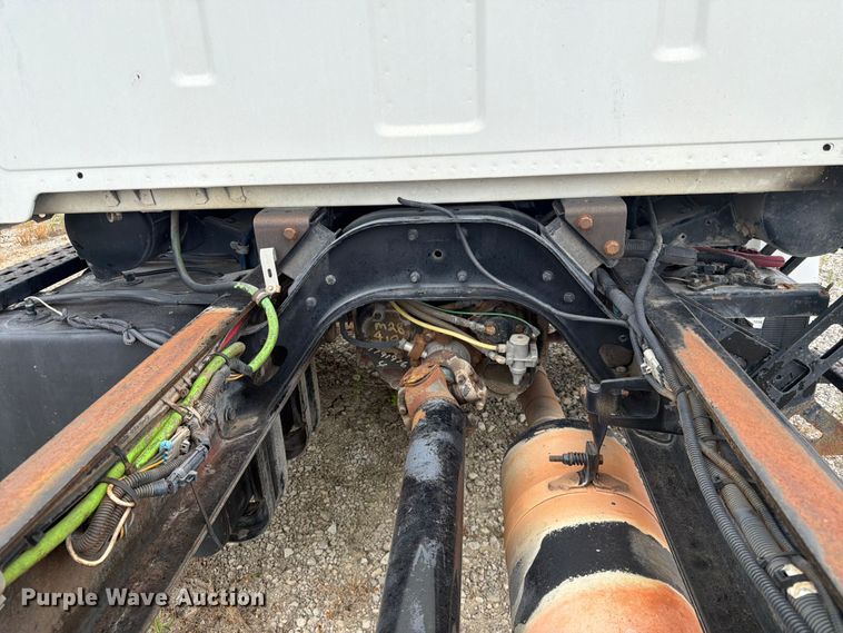 image for item FK3542 2004 Sterling L7500 truck cab and chassis