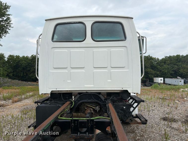 image for item FK3542 2004 Sterling L7500 truck cab and chassis