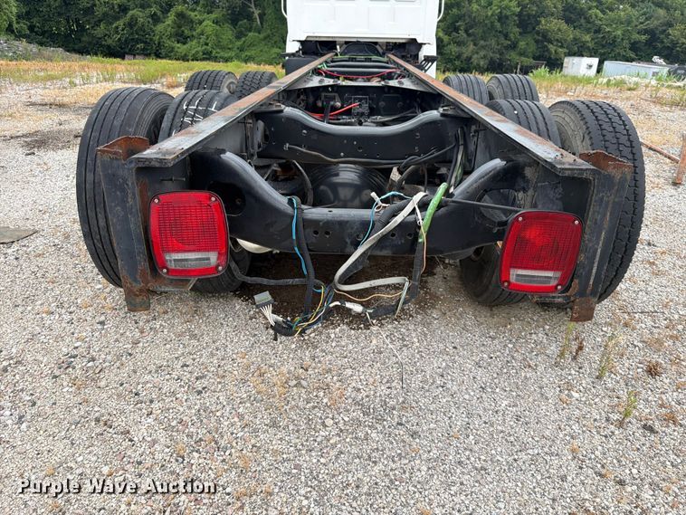 image for item FK3542 2004 Sterling L7500 truck cab and chassis