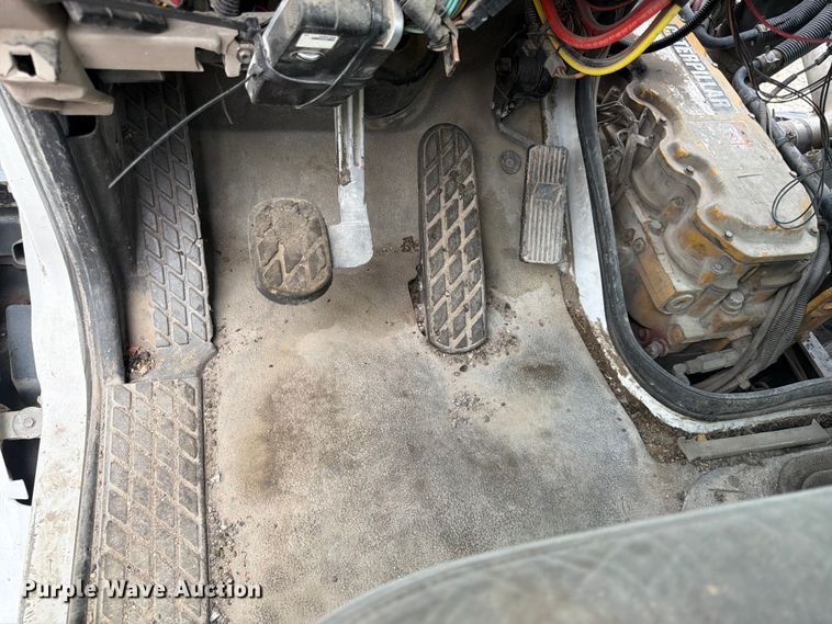 image for item FK3542 2004 Sterling L7500 truck cab and chassis