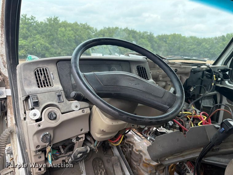 image for item FK3542 2004 Sterling L7500 truck cab and chassis