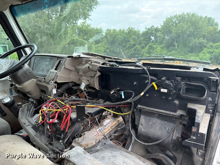 image for item FK3542 2004 Sterling L7500 truck cab and chassis
