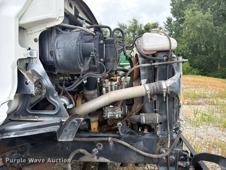 image for item FK3542 2004 Sterling L7500 truck cab and chassis