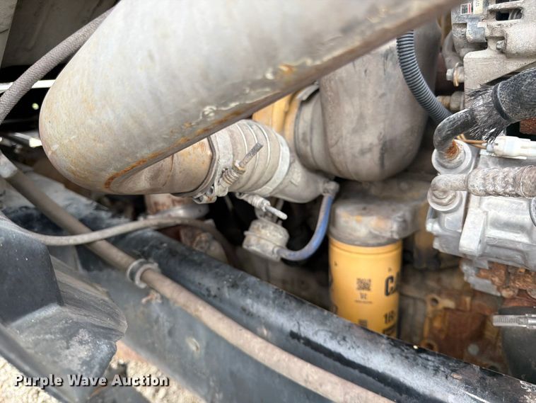 image for item FK3542 2004 Sterling L7500 truck cab and chassis