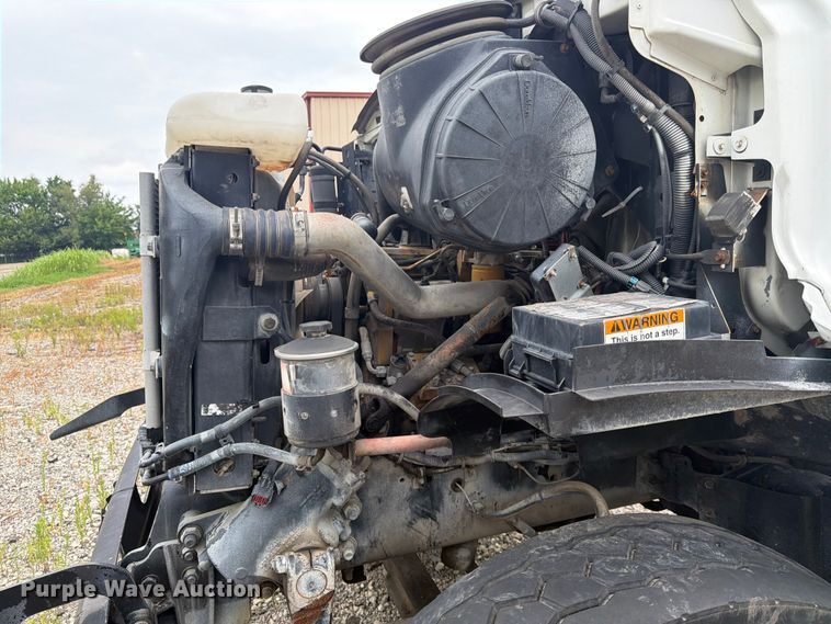 image for item FK3542 2004 Sterling L7500 truck cab and chassis