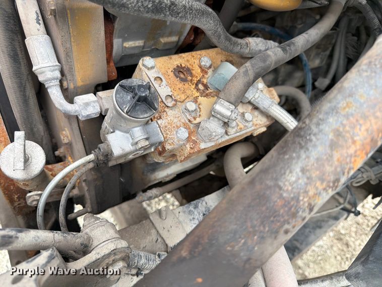image for item FK3542 2004 Sterling L7500 truck cab and chassis