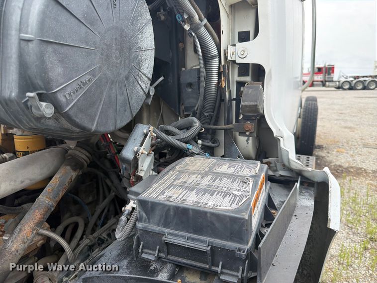 image for item FK3542 2004 Sterling L7500 truck cab and chassis