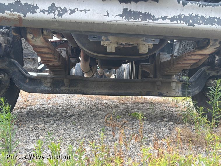 image for item FK3542 2004 Sterling L7500 truck cab and chassis