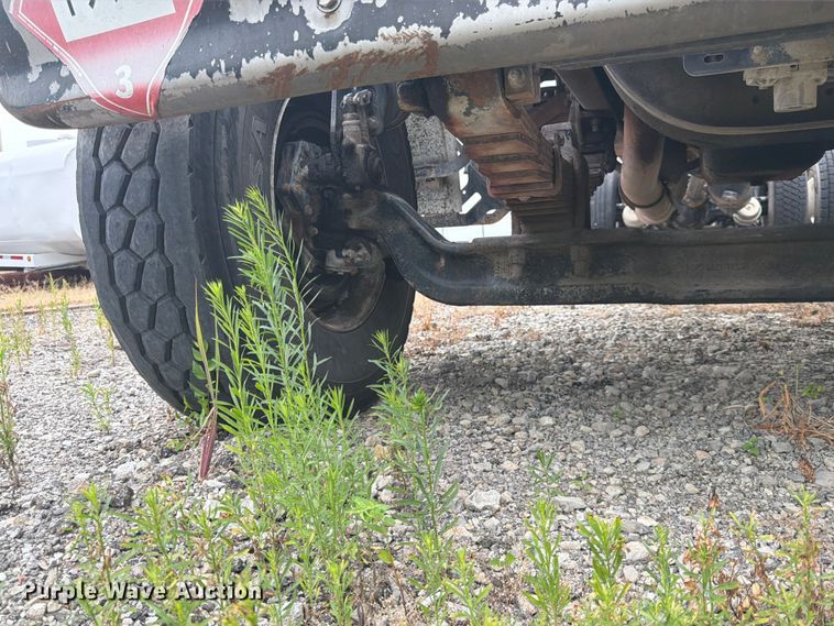 image for item FK3542 2004 Sterling L7500 truck cab and chassis