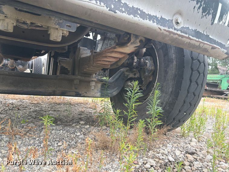 image for item FK3542 2004 Sterling L7500 truck cab and chassis