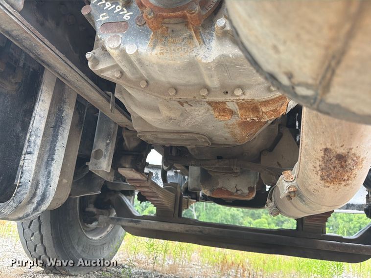 image for item FK3542 2004 Sterling L7500 truck cab and chassis