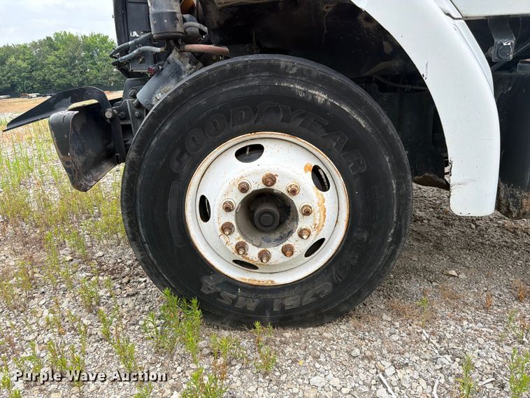 image for item FK3542 2004 Sterling L7500 truck cab and chassis