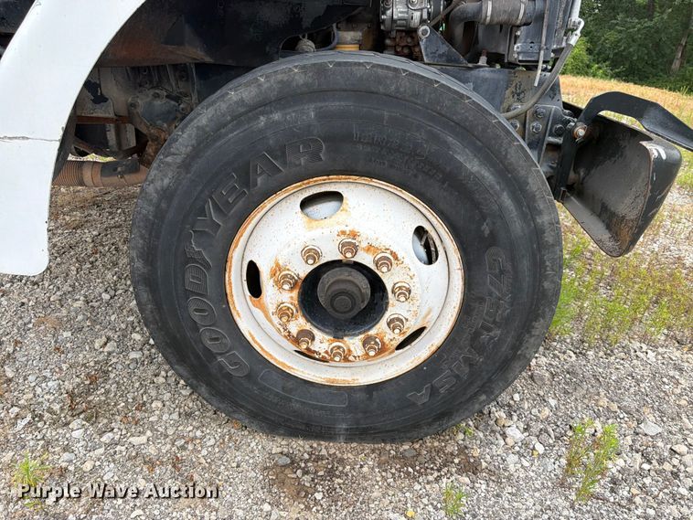 image for item FK3542 2004 Sterling L7500 truck cab and chassis