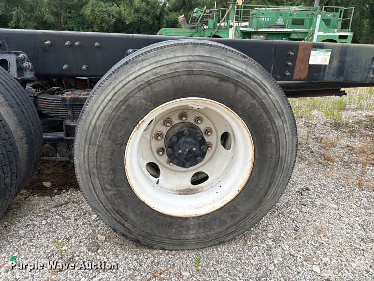 image for item FK3542 2004 Sterling L7500 truck cab and chassis
