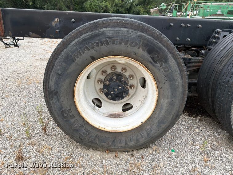 image for item FK3542 2004 Sterling L7500 truck cab and chassis