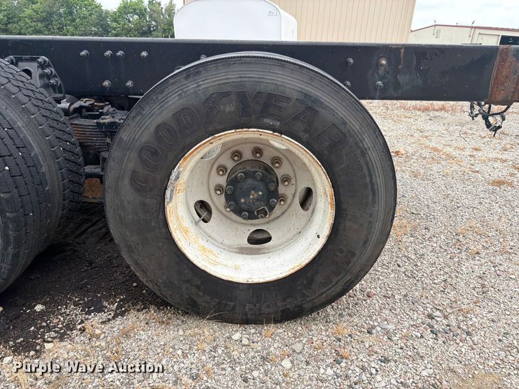 image for item FK3542 2004 Sterling L7500 truck cab and chassis