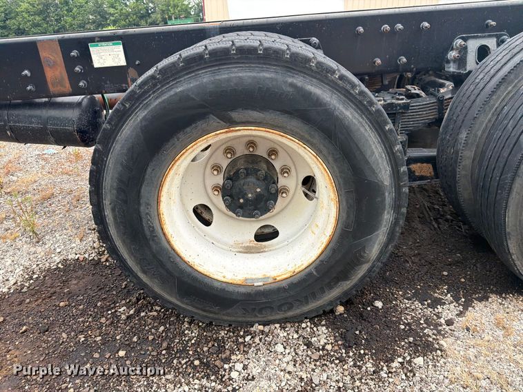 image for item FK3542 2004 Sterling L7500 truck cab and chassis