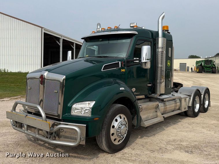 Photo of a 2019 Kenworth T880