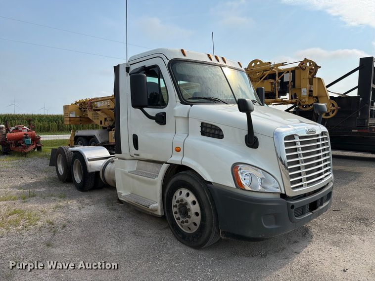 image for item FK4108 2016 Freightliner Cascadia semi truck
