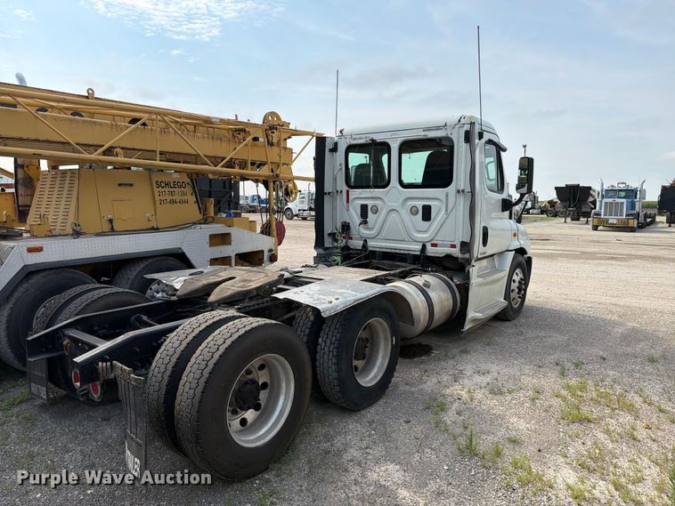 image for item FK4108 2016 Freightliner Cascadia semi truck