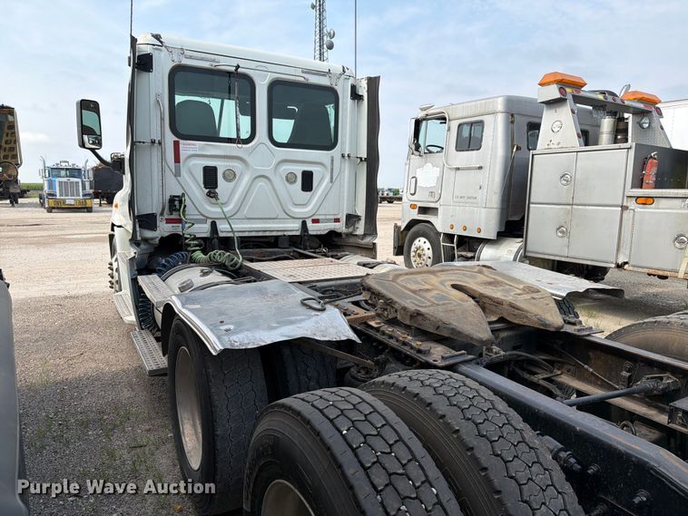 image for item FK4108 2016 Freightliner Cascadia semi truck
