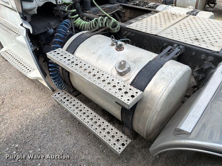 image for item FK4108 2016 Freightliner Cascadia semi truck