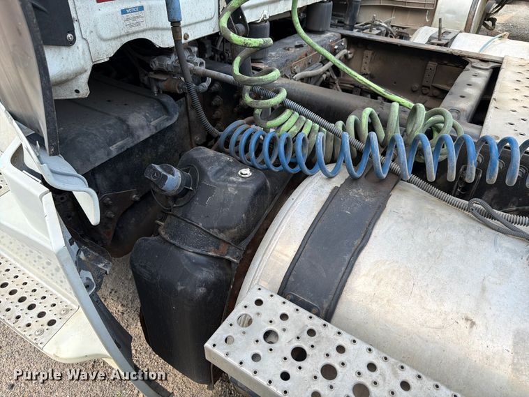 image for item FK4108 2016 Freightliner Cascadia semi truck