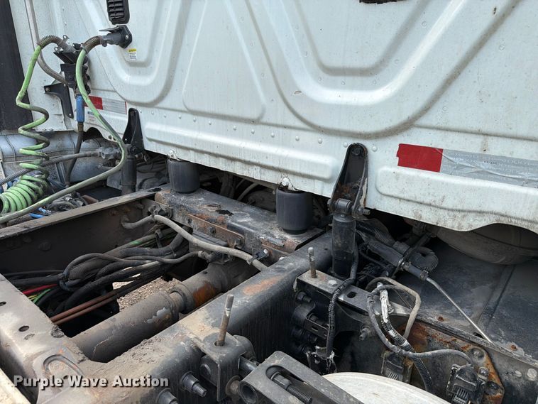image for item FK4108 2016 Freightliner Cascadia semi truck