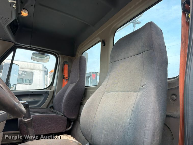 image for item FK4108 2016 Freightliner Cascadia semi truck