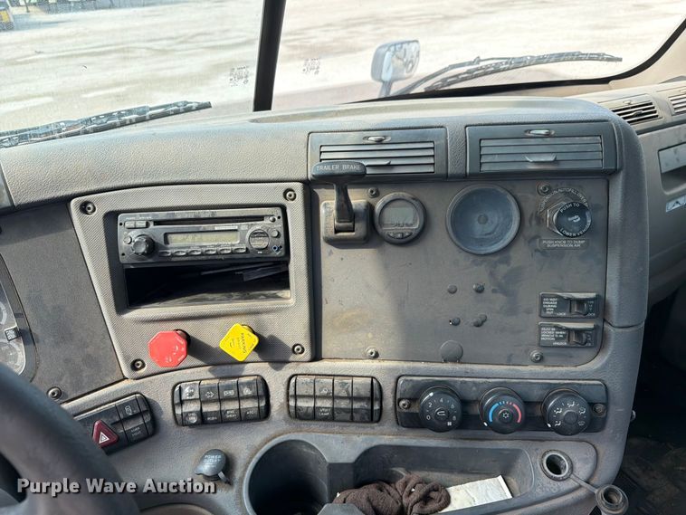 image for item FK4108 2016 Freightliner Cascadia semi truck