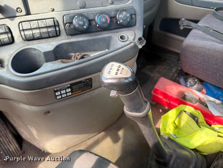 image for item FK4108 2016 Freightliner Cascadia semi truck