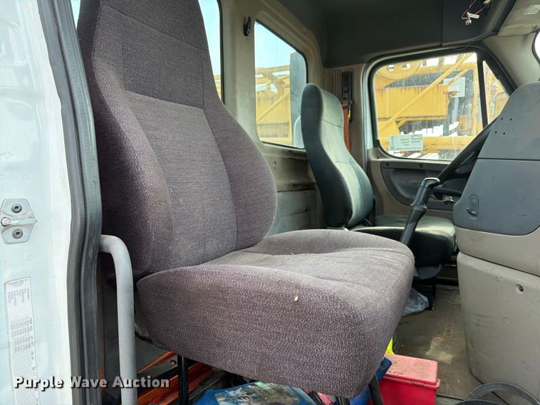 image for item FK4108 2016 Freightliner Cascadia semi truck