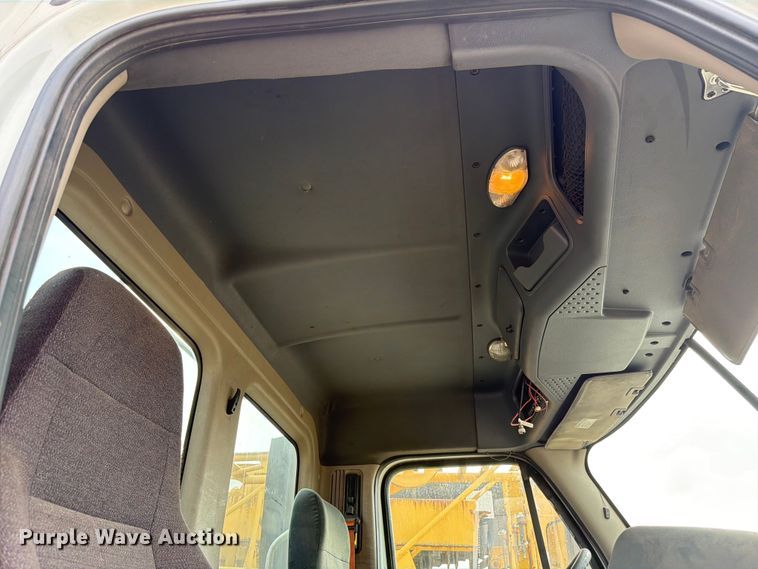 image for item FK4108 2016 Freightliner Cascadia semi truck
