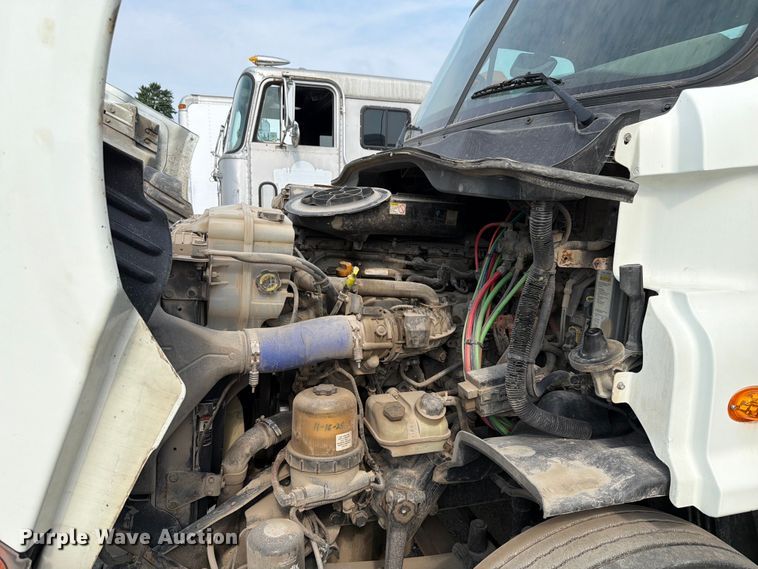 image for item FK4108 2016 Freightliner Cascadia semi truck