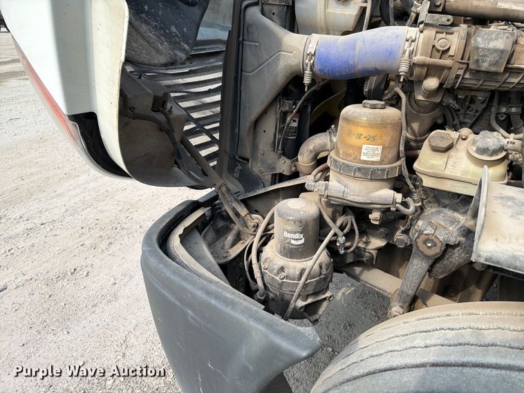 image for item FK4108 2016 Freightliner Cascadia semi truck