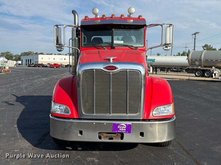 image for item FK4115 2013 Peterbilt 384 semi truck